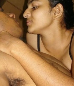 Indian-Gujarat-desi-Pooja-Bhabhi-Ki-Kuwari-Chut-Ki-Chudai-Hot-Sex-Nude-Photos-19